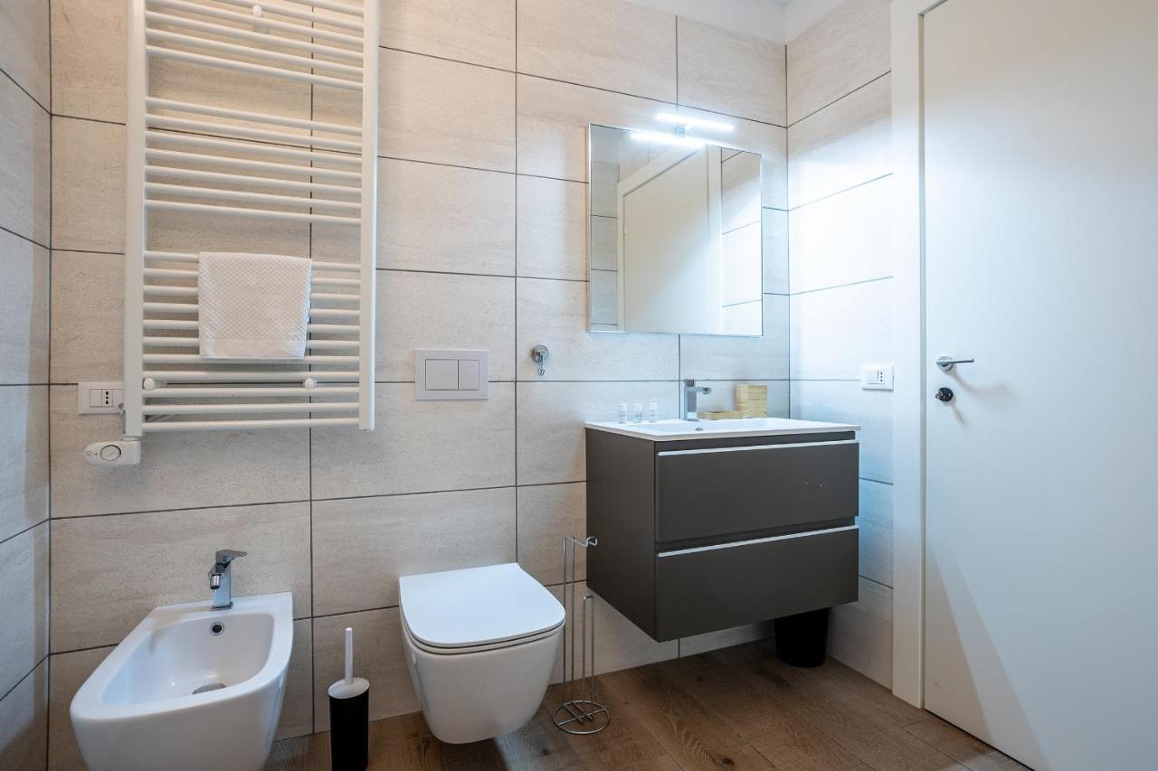 City Centre Apartment - 10 Minutes To Duomo - Free Wifi E Netflix Milan Exterior photo